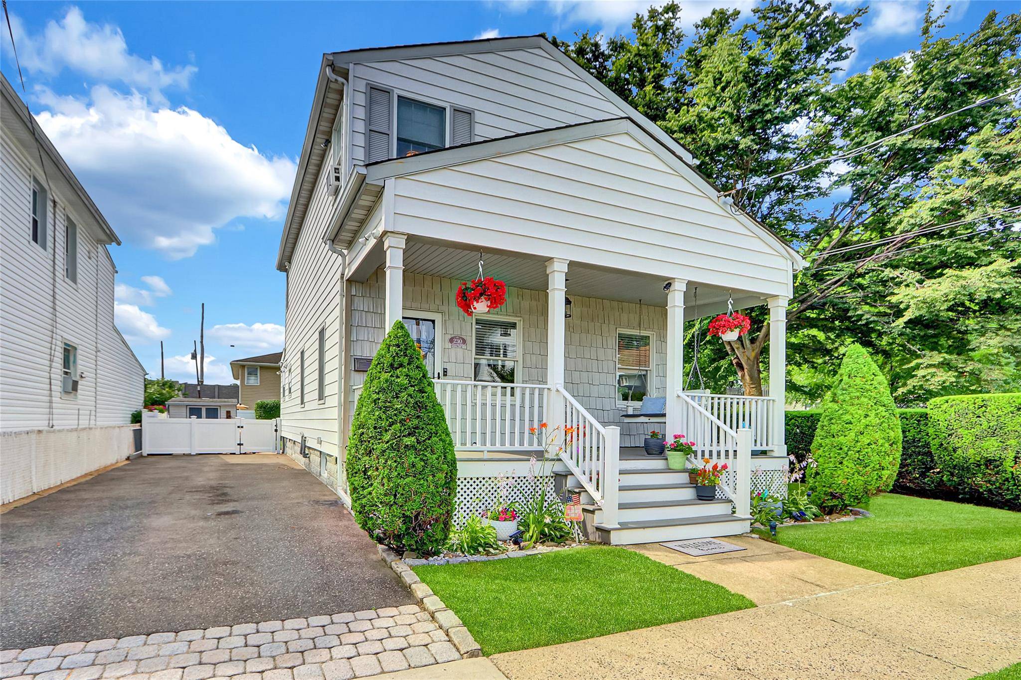 Carle Place, NY 11514,230 Mineola AVE