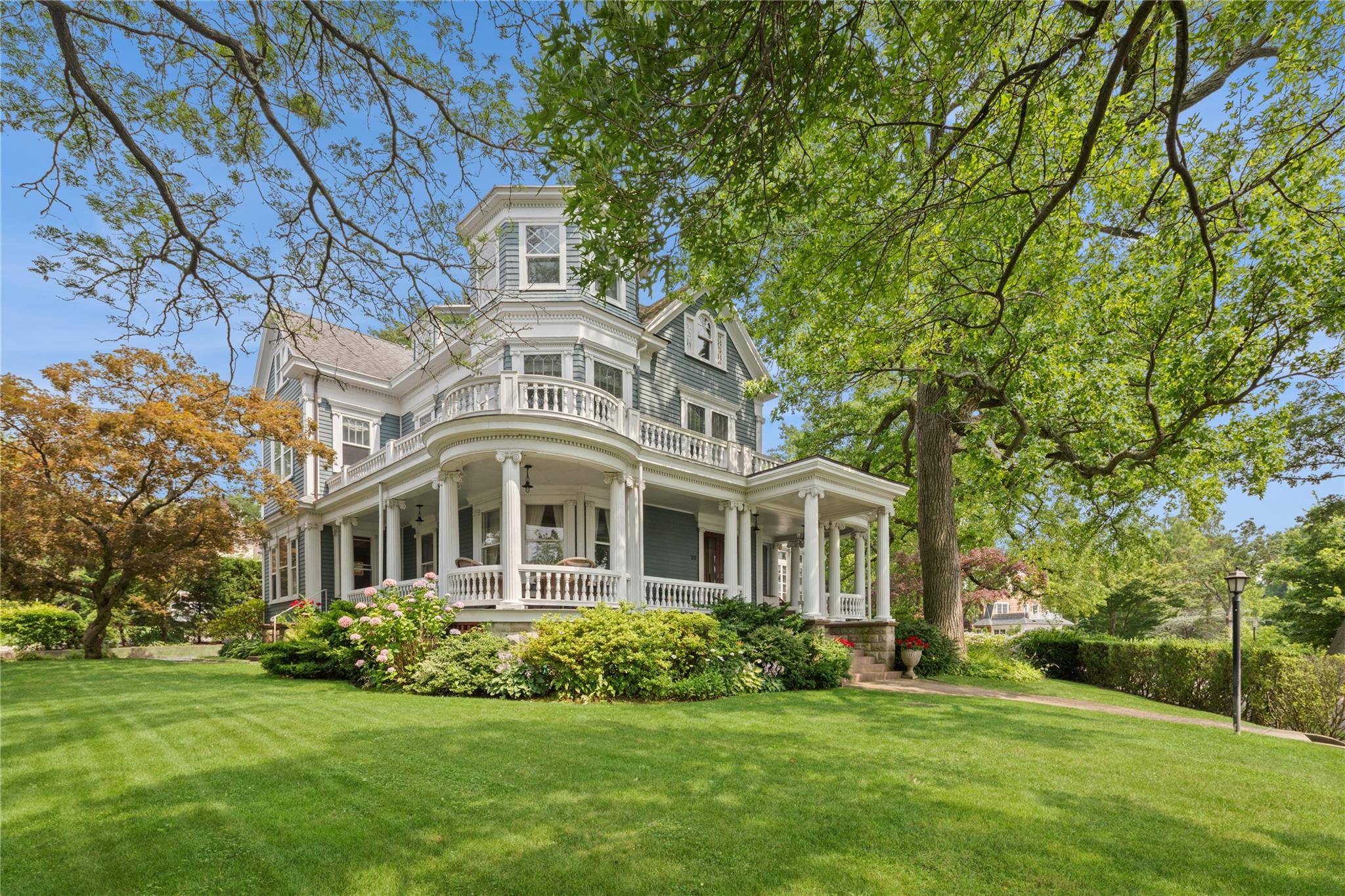 Douglaston, NY 11363,28 Shore RD
