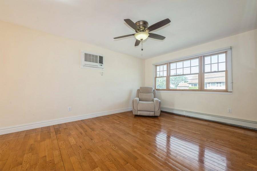 Wantagh, NY 11793,2543 Bayview AVE