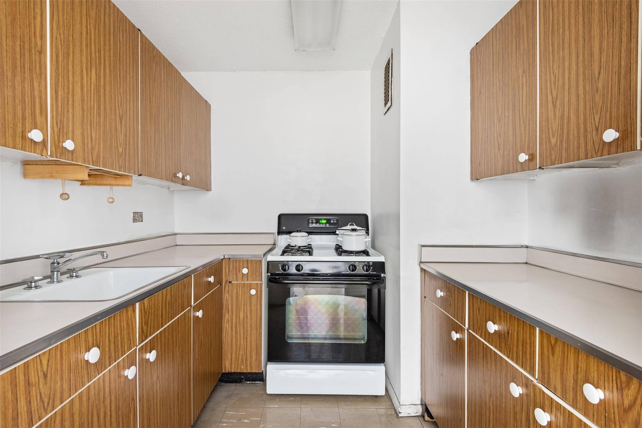 New York (manhattan), NY 10038,333 Pearl ST #8E