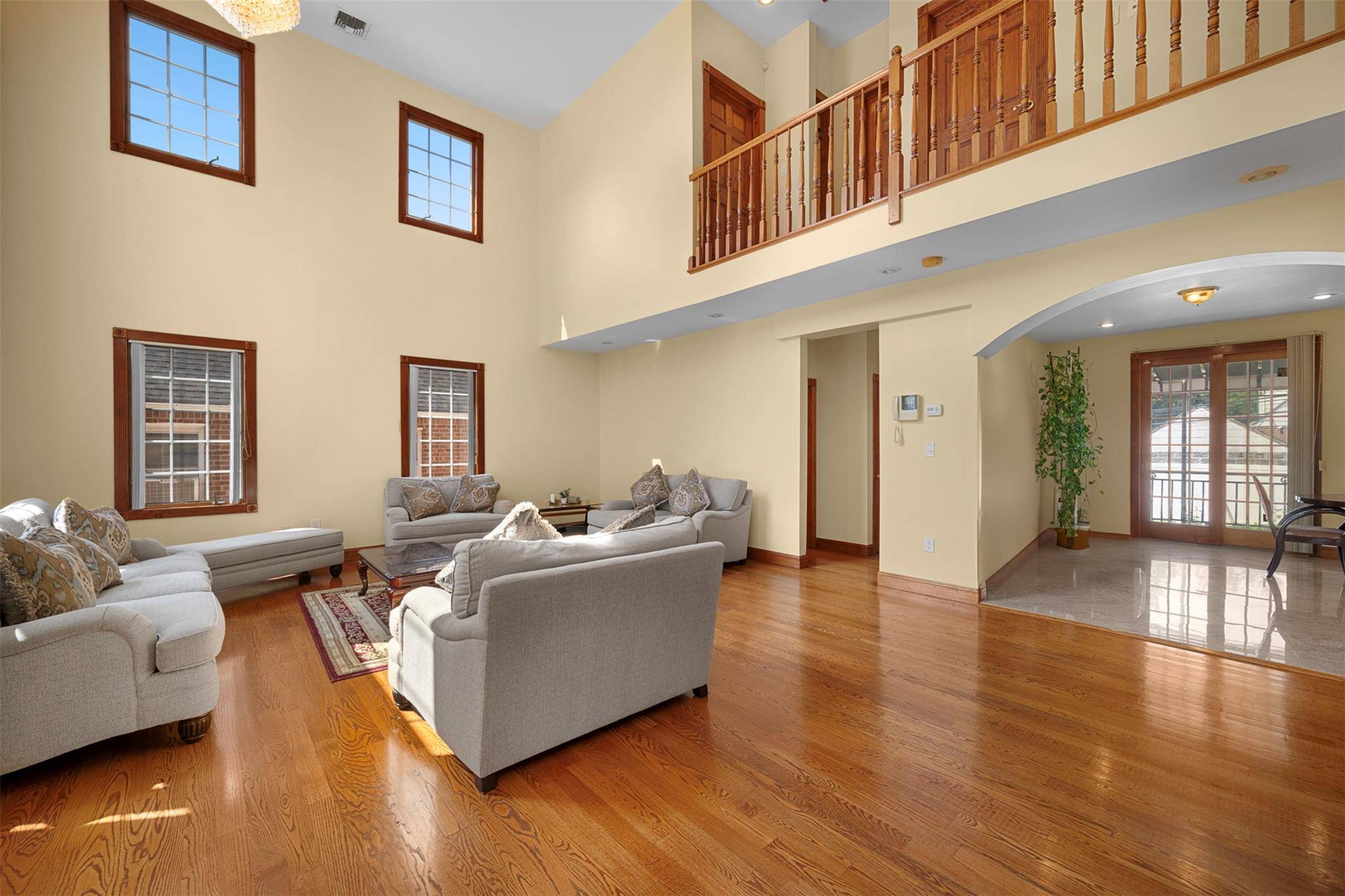 Glen Oaks, NY 11004,83-14 266th ST