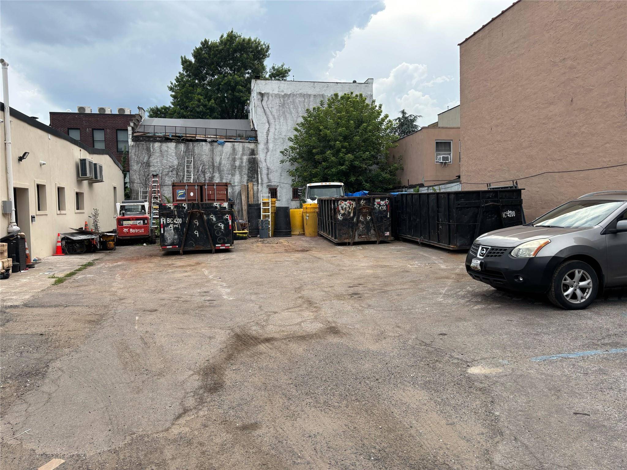 Middle Village, NY 11379,6934-6936 76th ST