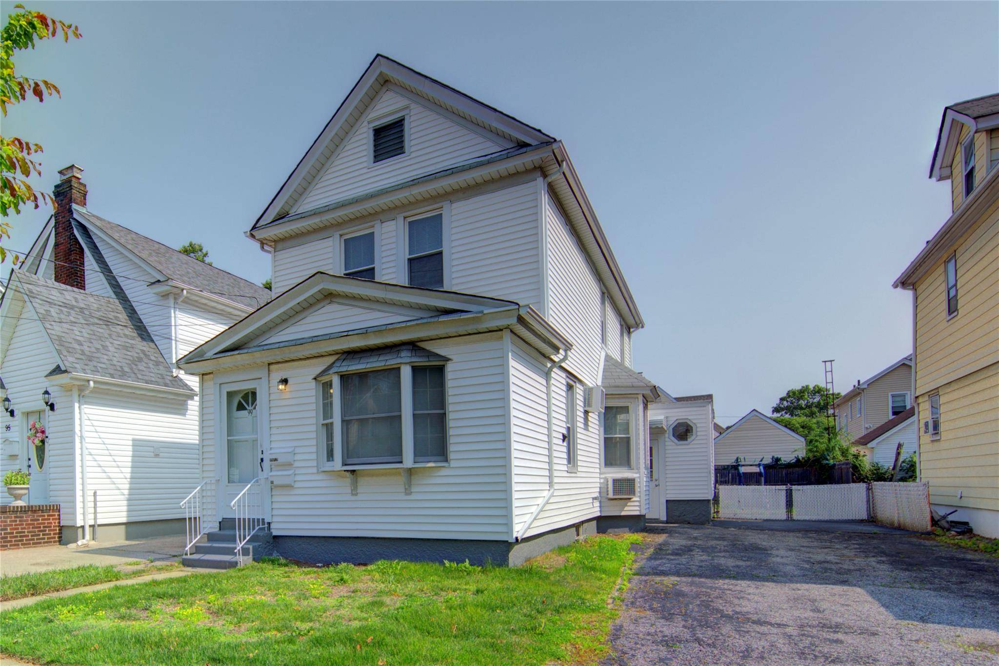 Floral Park, NY 11001,99 Elizabeth ST