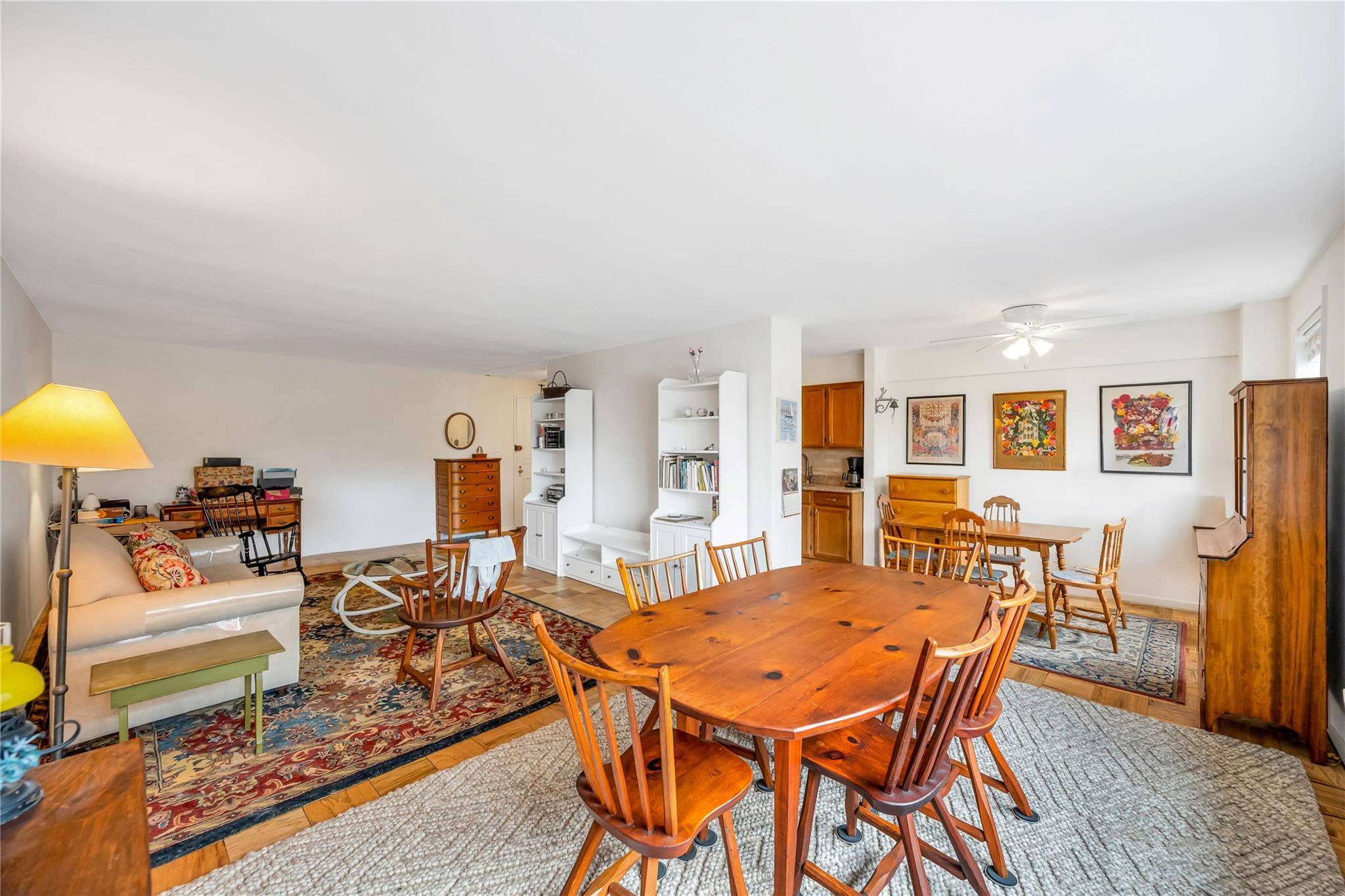 Mineola, NY 11501,100 Lincoln AVE #16A