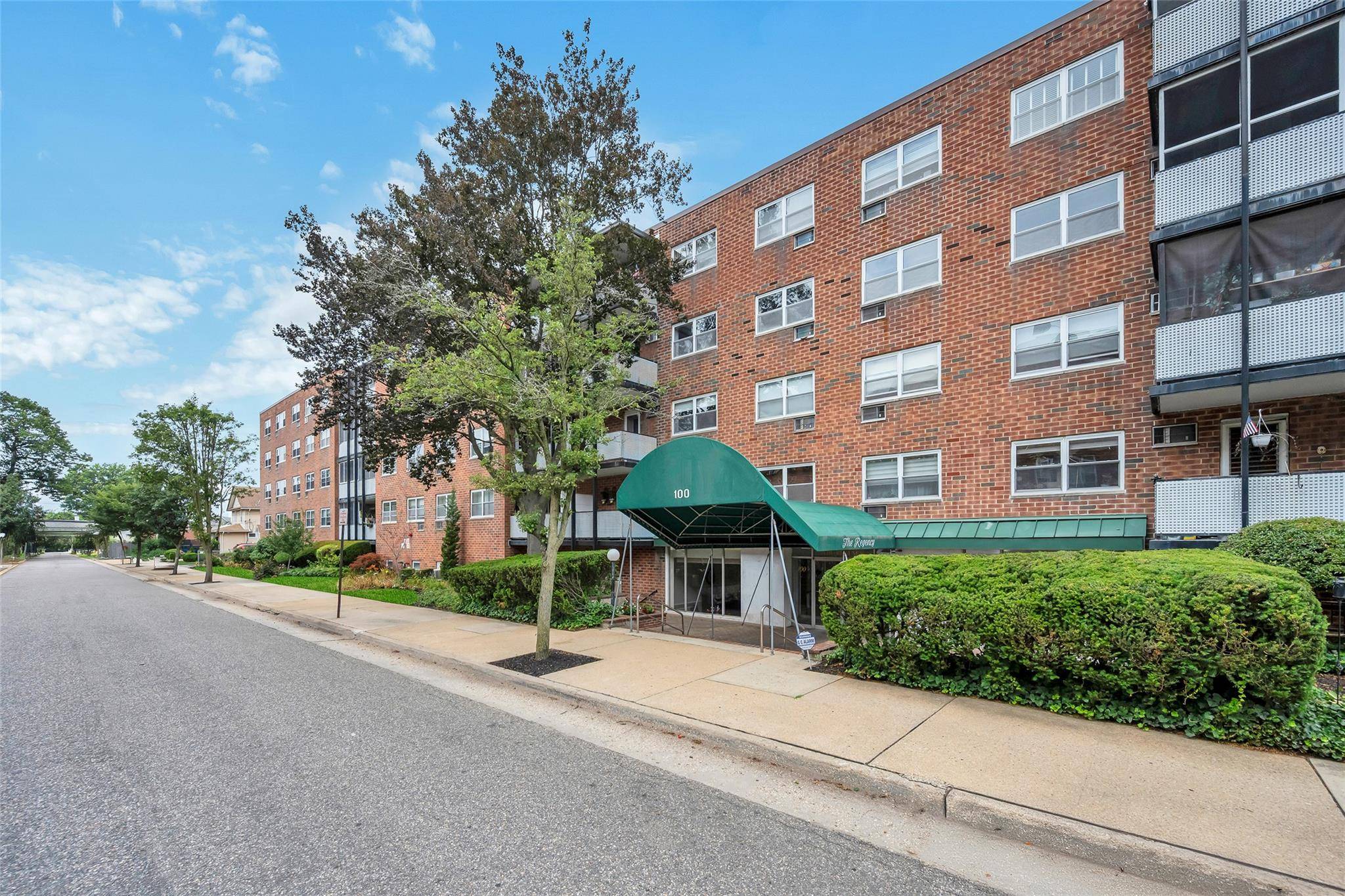 Mineola, NY 11501,100 Lincoln AVE #16A