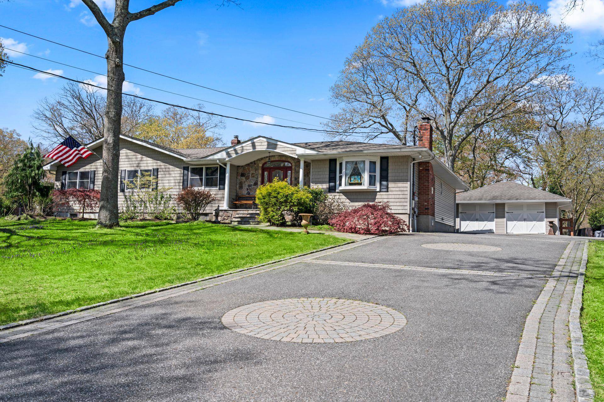 Smithtown, NY 11787,24 Croft LN