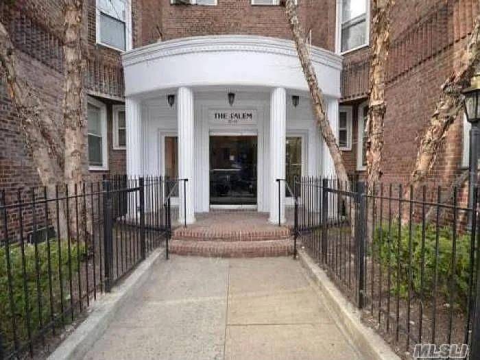 Jackson Heights, NY 11372,7215 37th AVE #3H