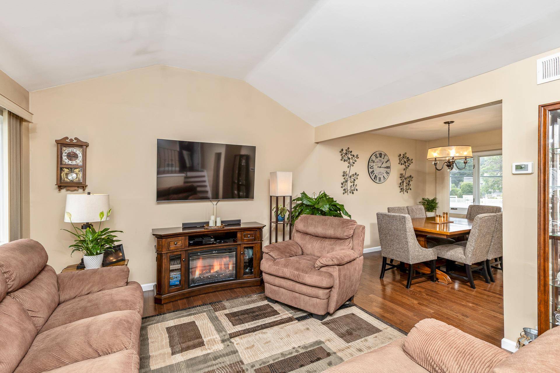 Hicksville, NY 11801,17 Verbena CT