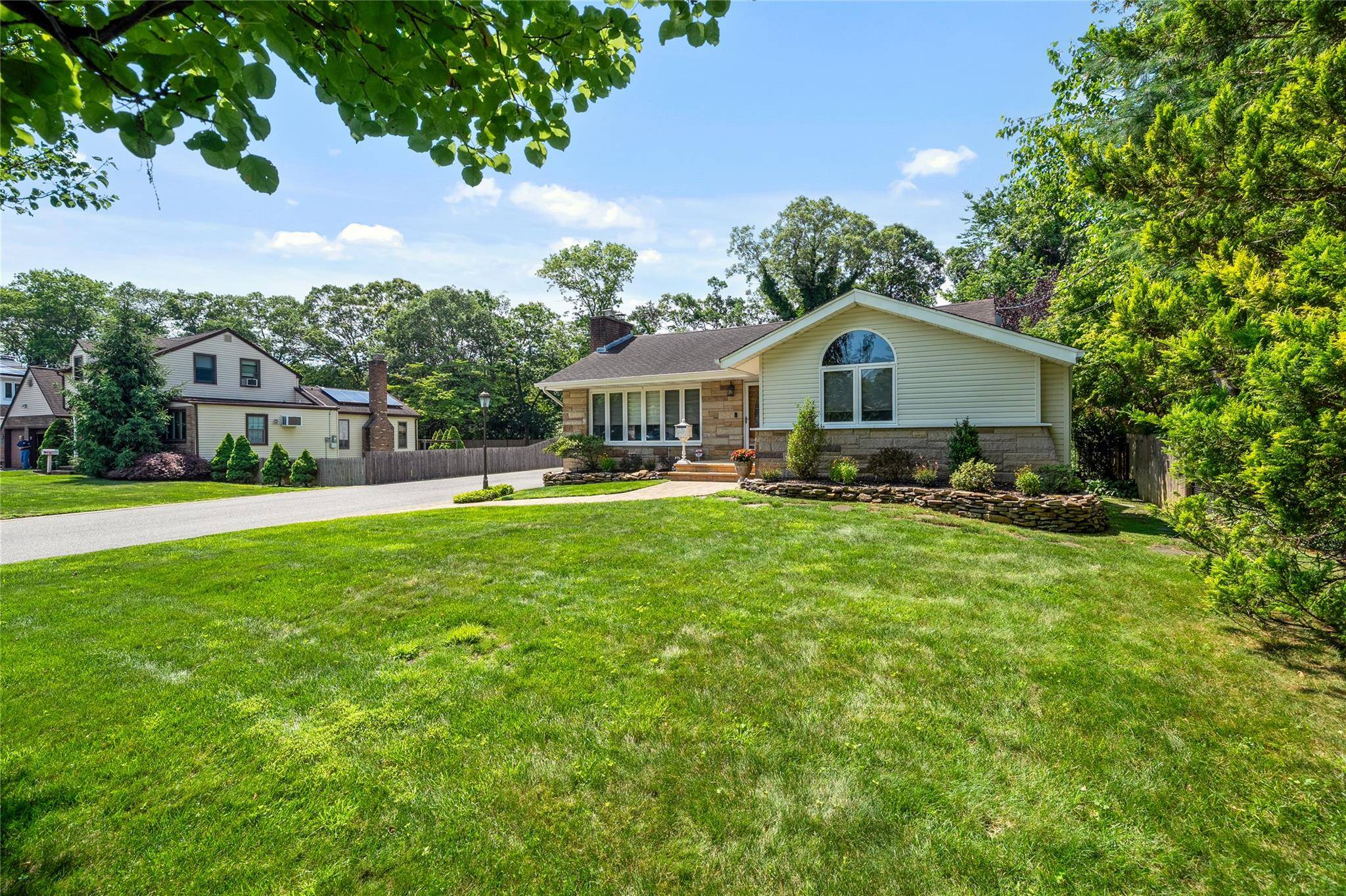 West Islip, NY 11795,506 Kime AVE