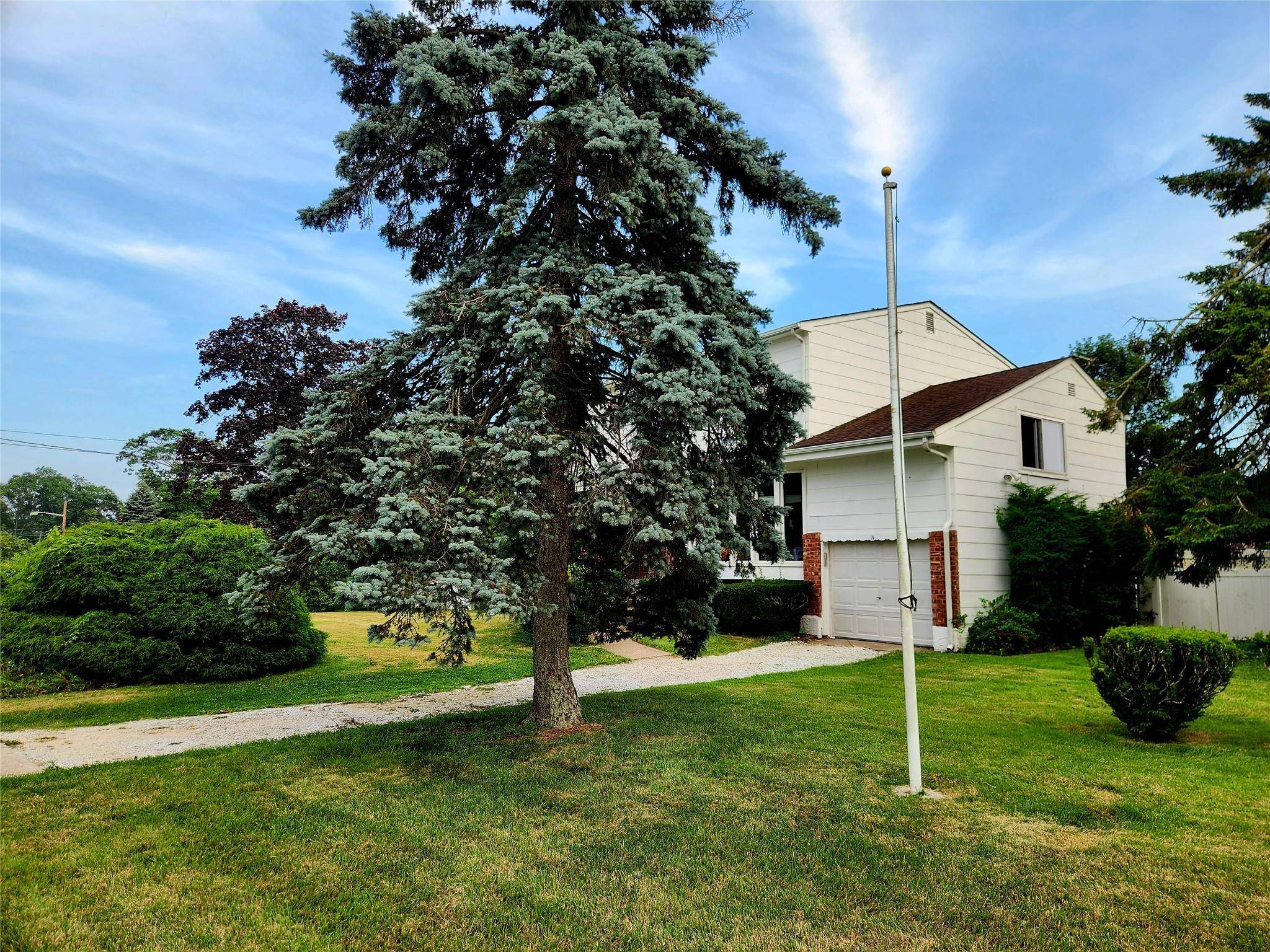 East Islip, NY 11730,14 Brian DR