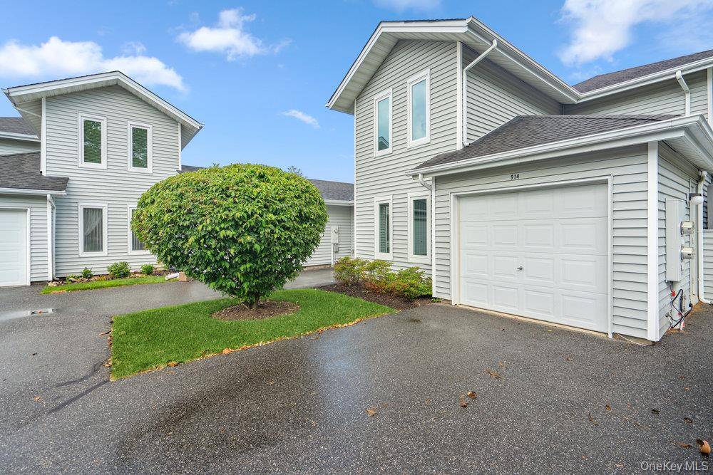 Saint James, NY 11780,914 Fenway RD