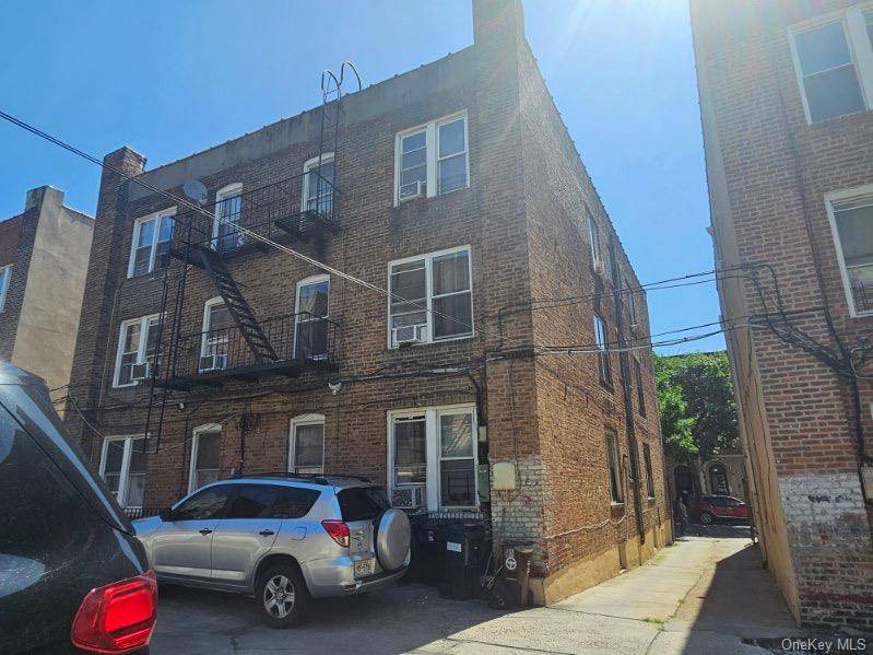 Woodside, NY 11104,43-32 40 ST