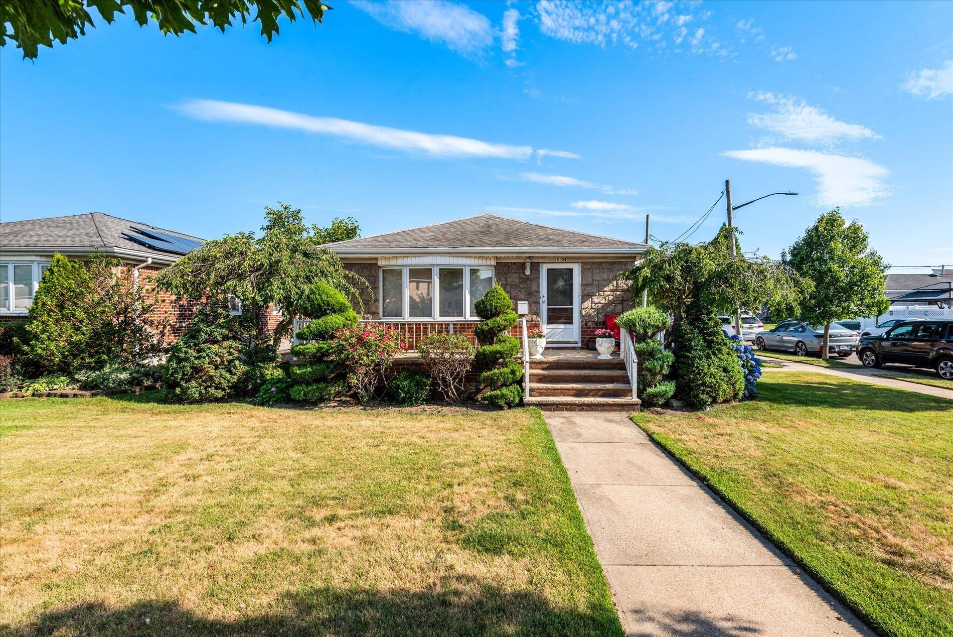 Howard Beach, NY 11414,91-04 156th AVE