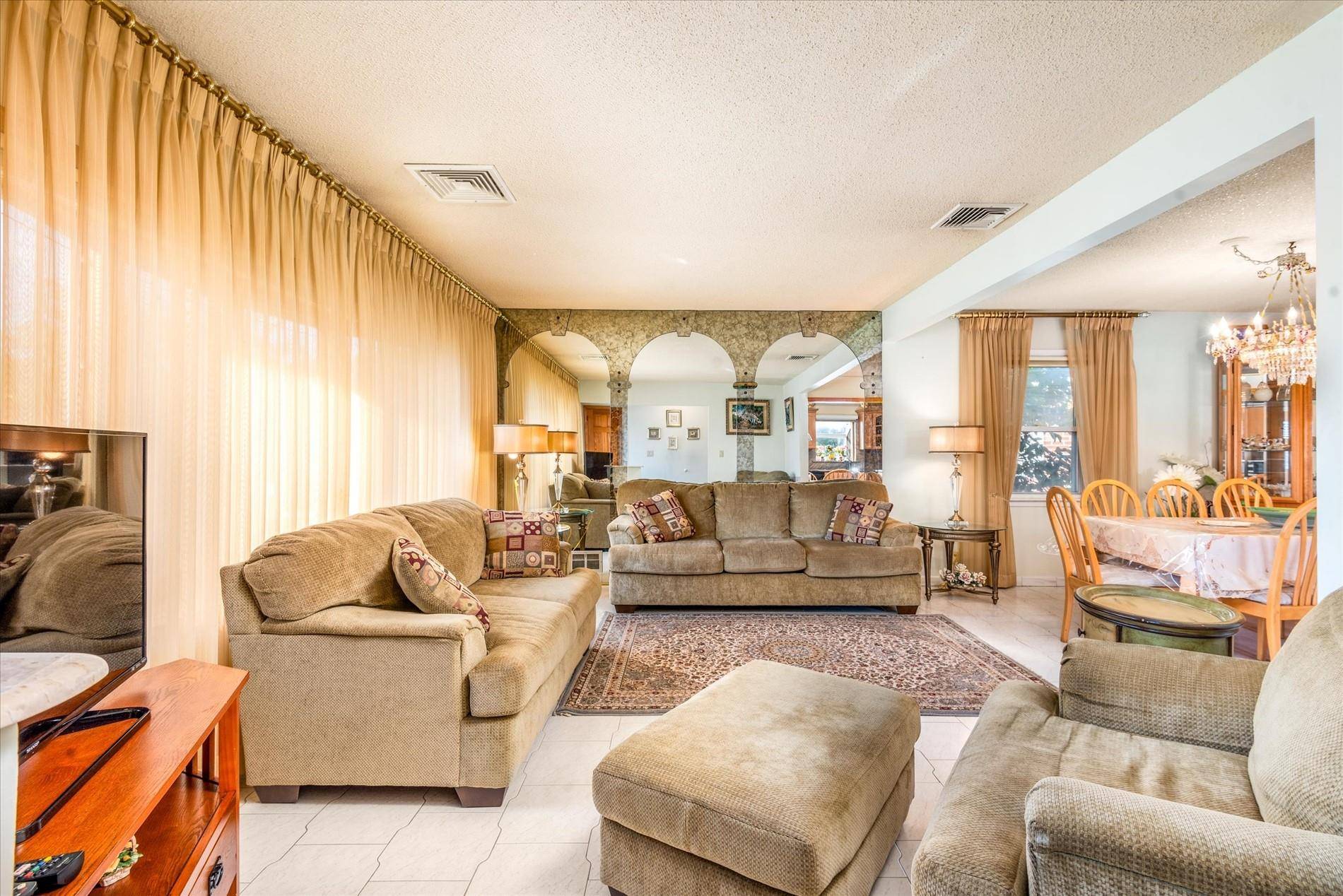Howard Beach, NY 11414,91-04 156th AVE