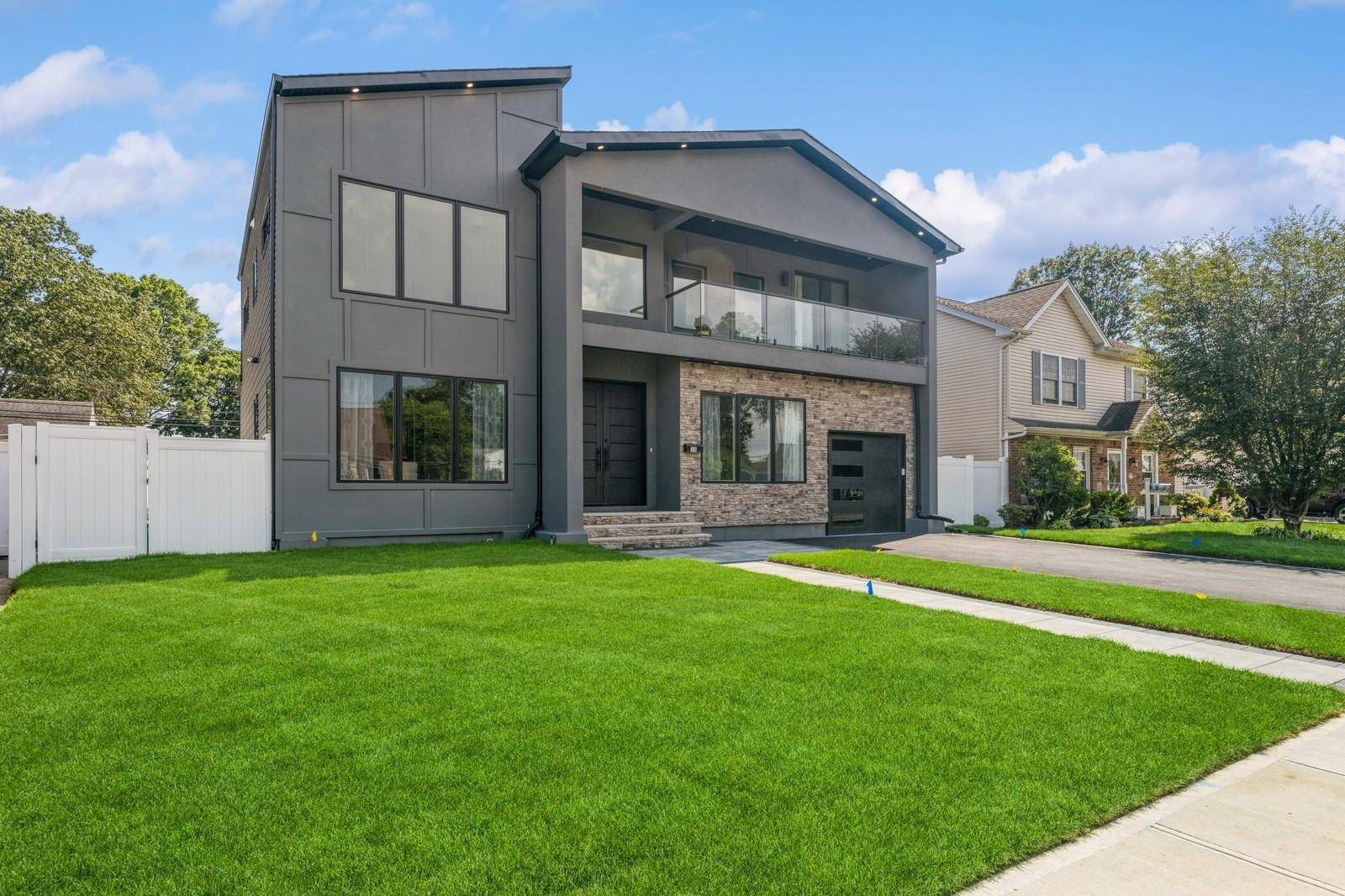 Levittown, NY 11756,20 Periwinkle RD