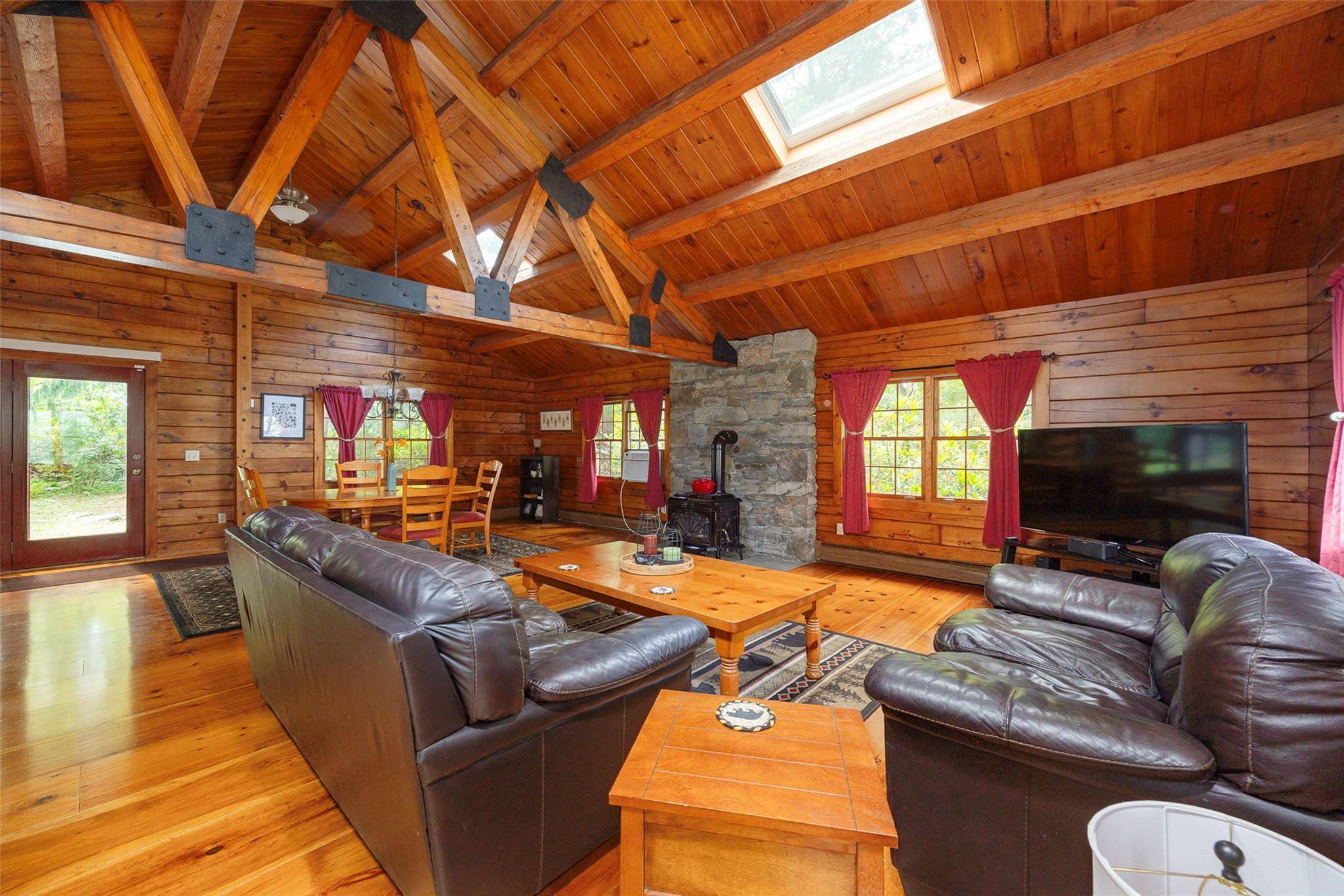Pleasant Valley, NY 12601,844 Salt Point TPKE