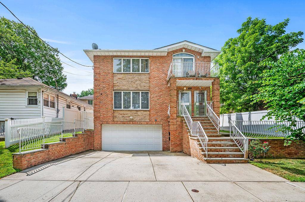 Little Neck, NY 11362,253-12 58 AVE