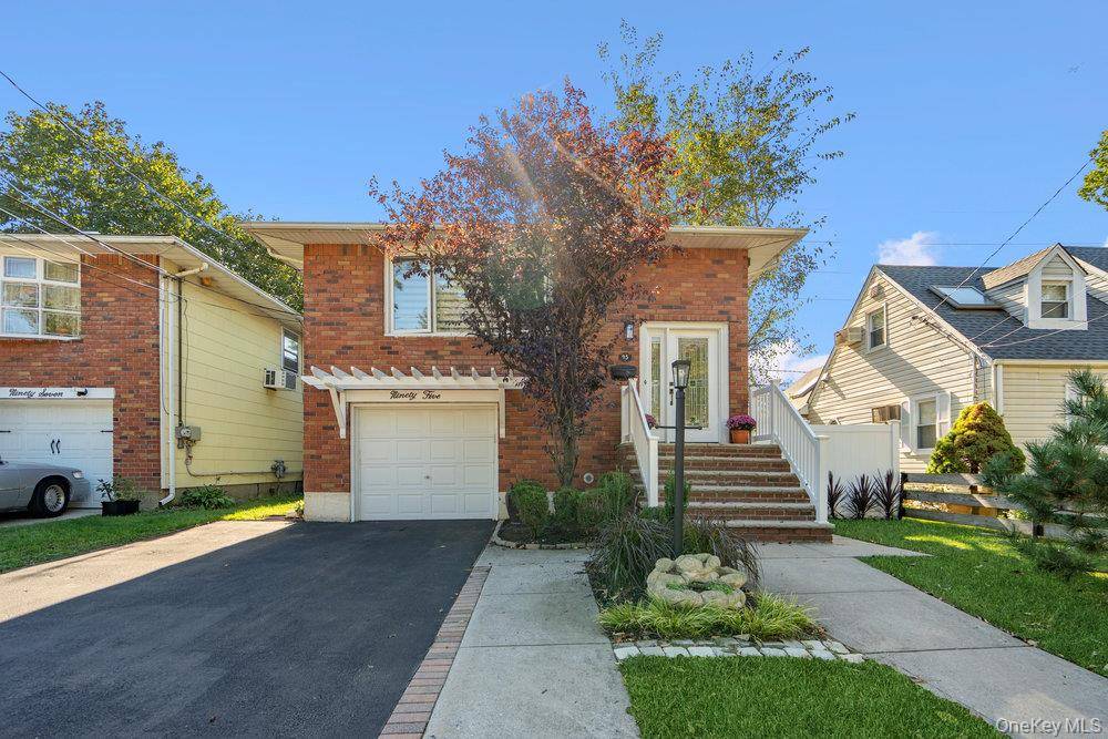 Valley Stream, NY 11580,95 Foster AVE