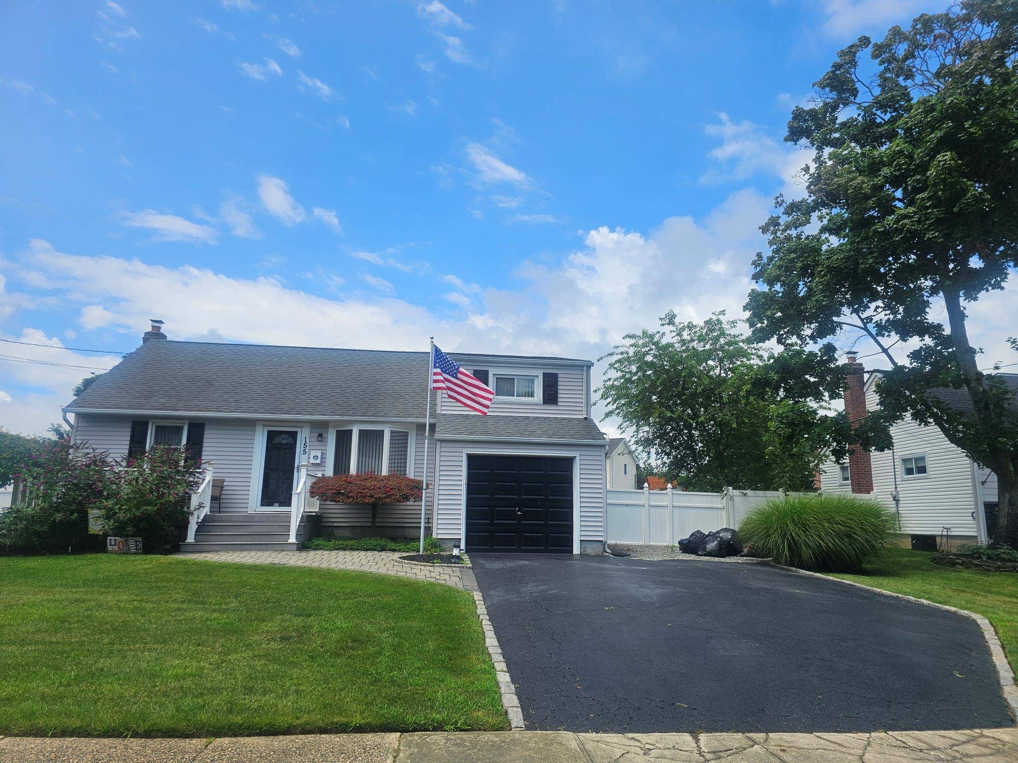 West Islip, NY 11795,155 Reynolds RD