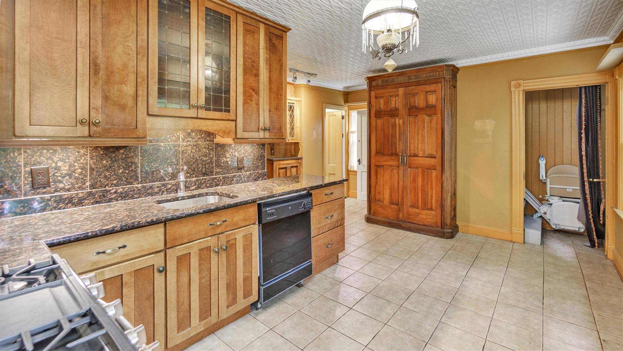 Greenport, NY 11944,538 Main RD #upper