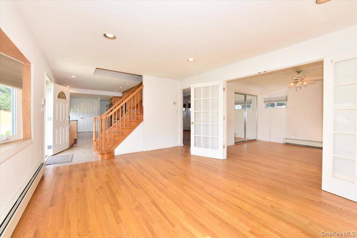Massapequa, NY 11758,243 Seaford AVE
