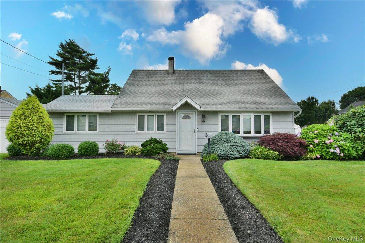 Massapequa, NY 11758,243 Seaford AVE