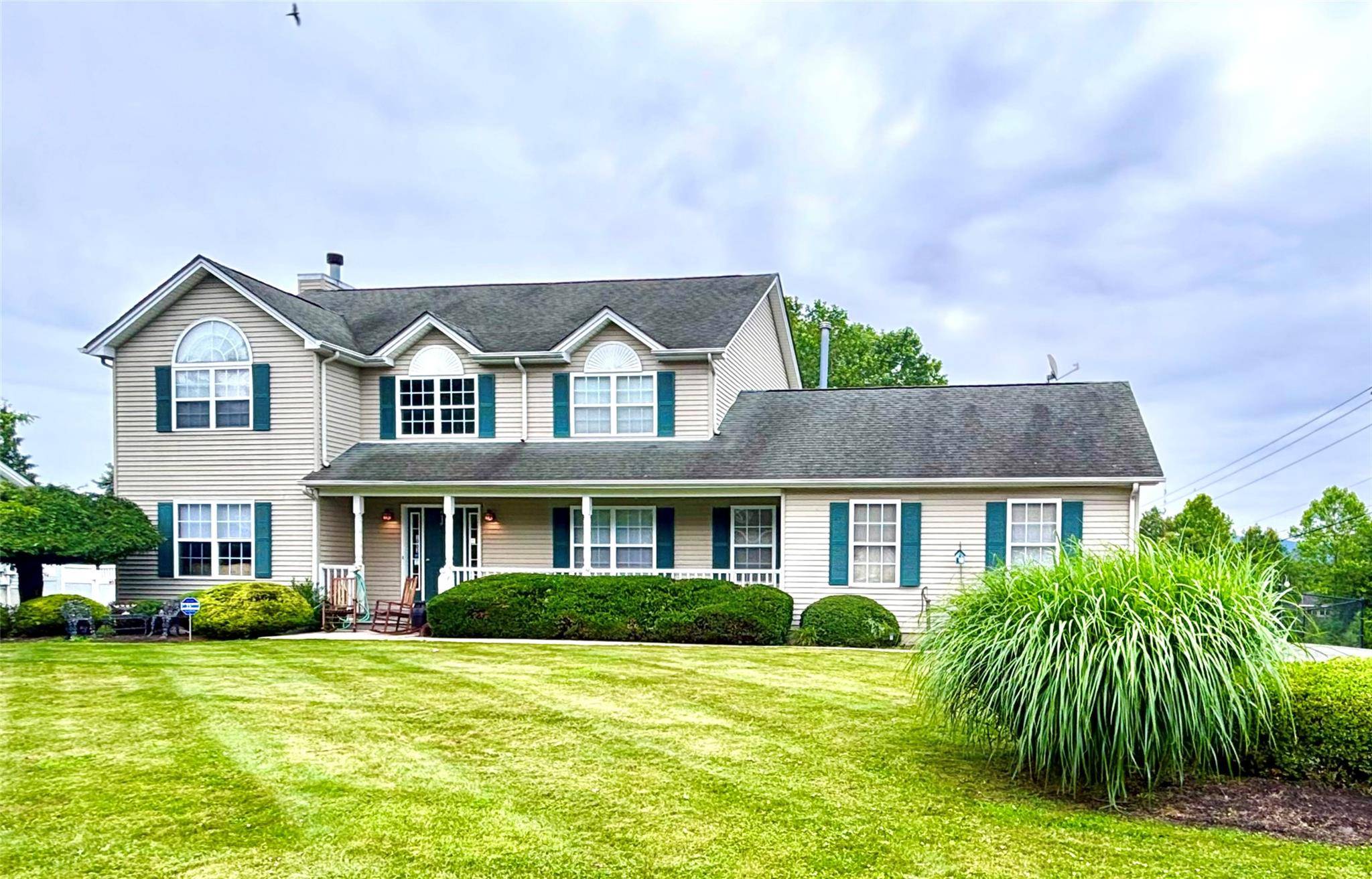 New Windsor, NY 12553,1002 Forest GLN