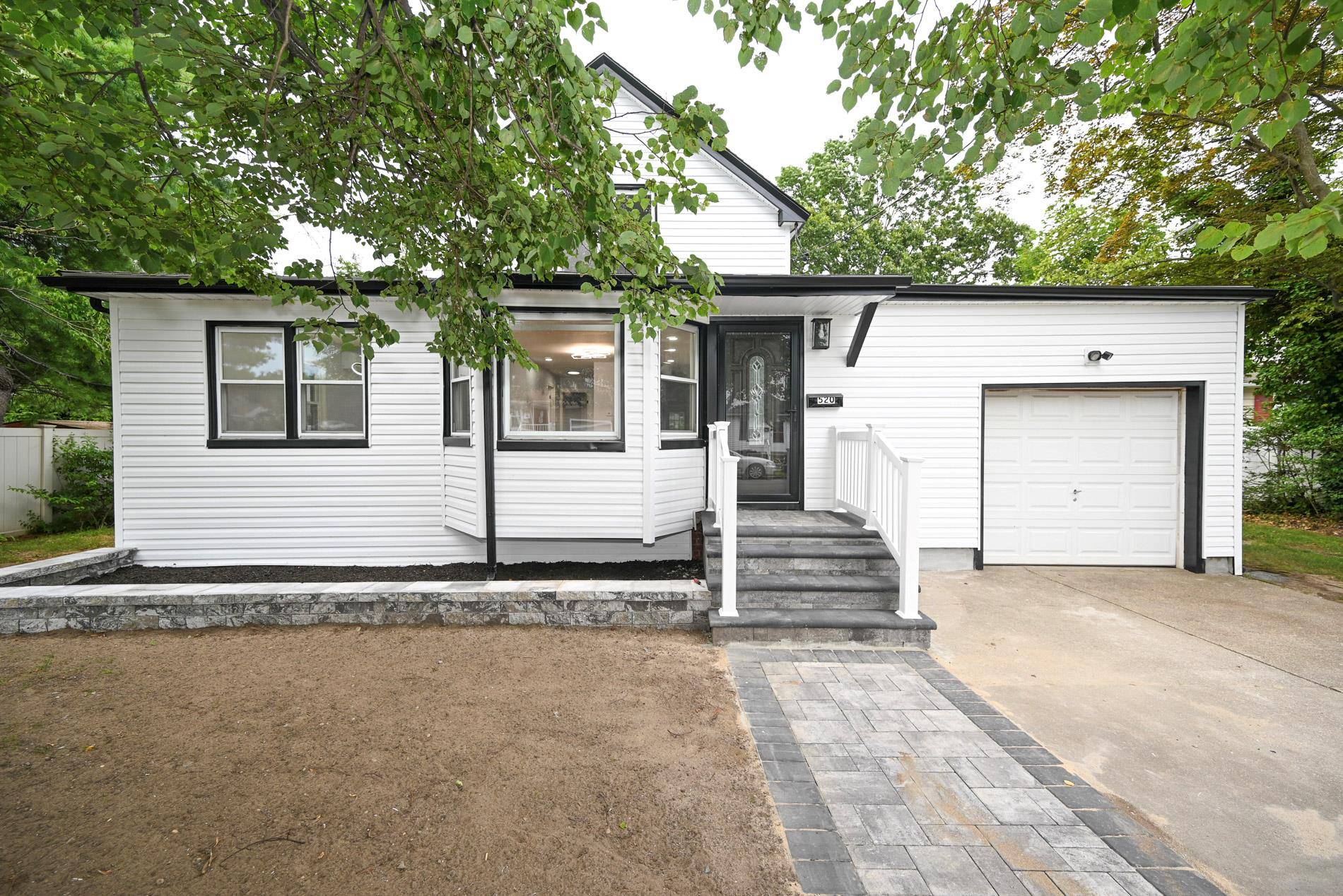 Oceanside, NY 11572,520 Farrington RD