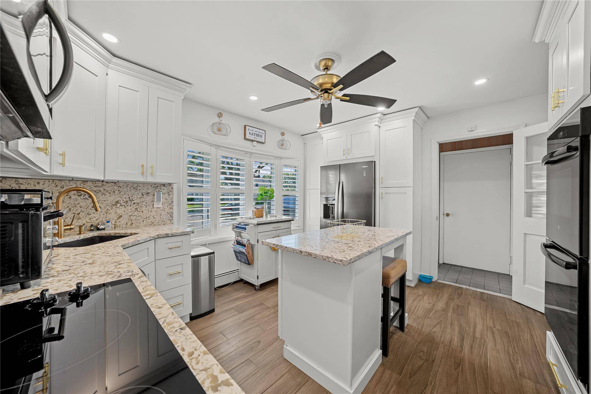Levittown, NY 11756,24 Border LN