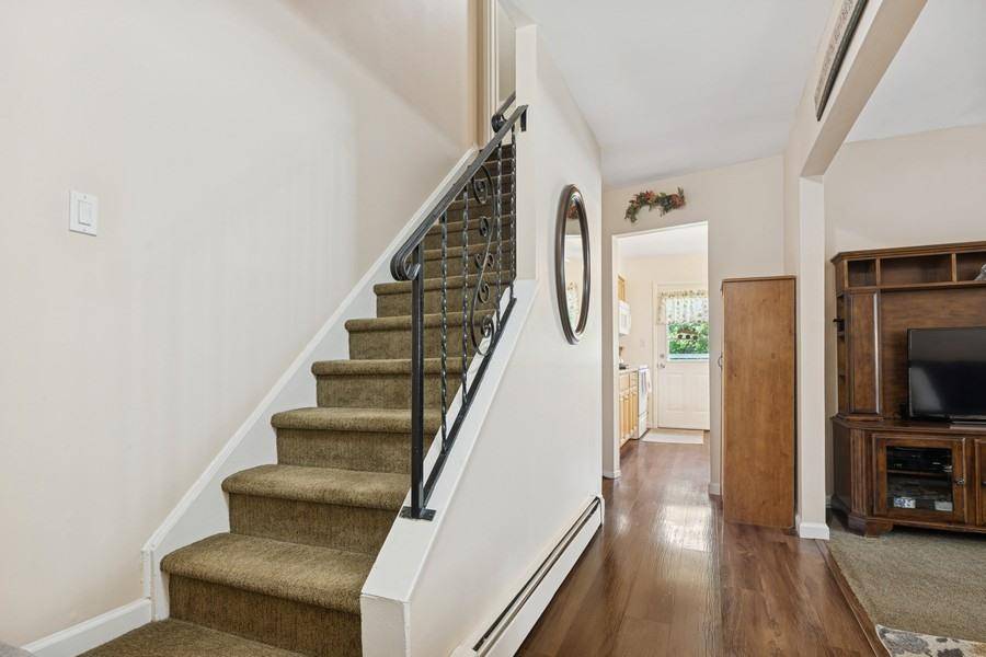 Holbrook, NY 11741,15 Tarkington RD