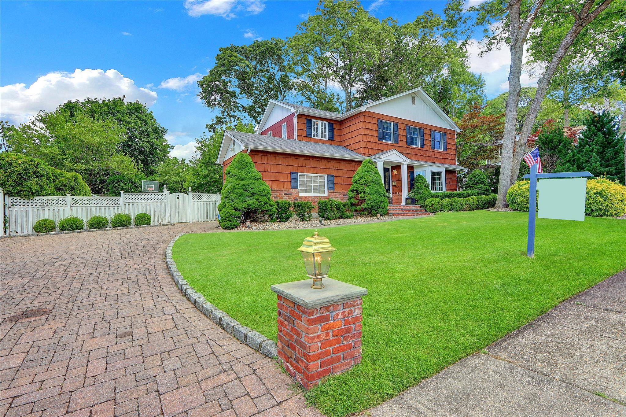 Lake Ronkonkoma, NY 11779,9 Jamar LN