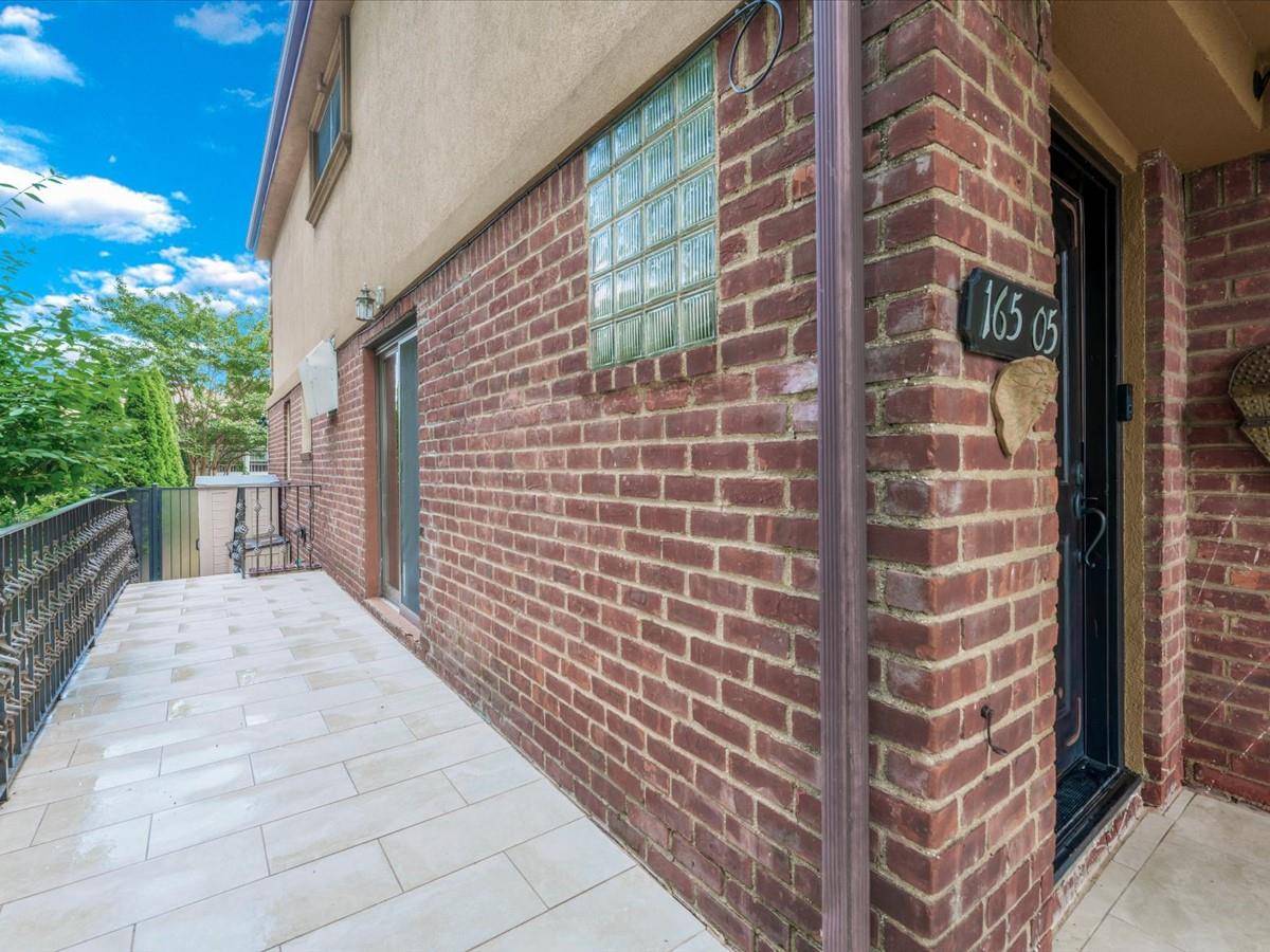 Fresh Meadows, NY 11365,165-05 67th AVE