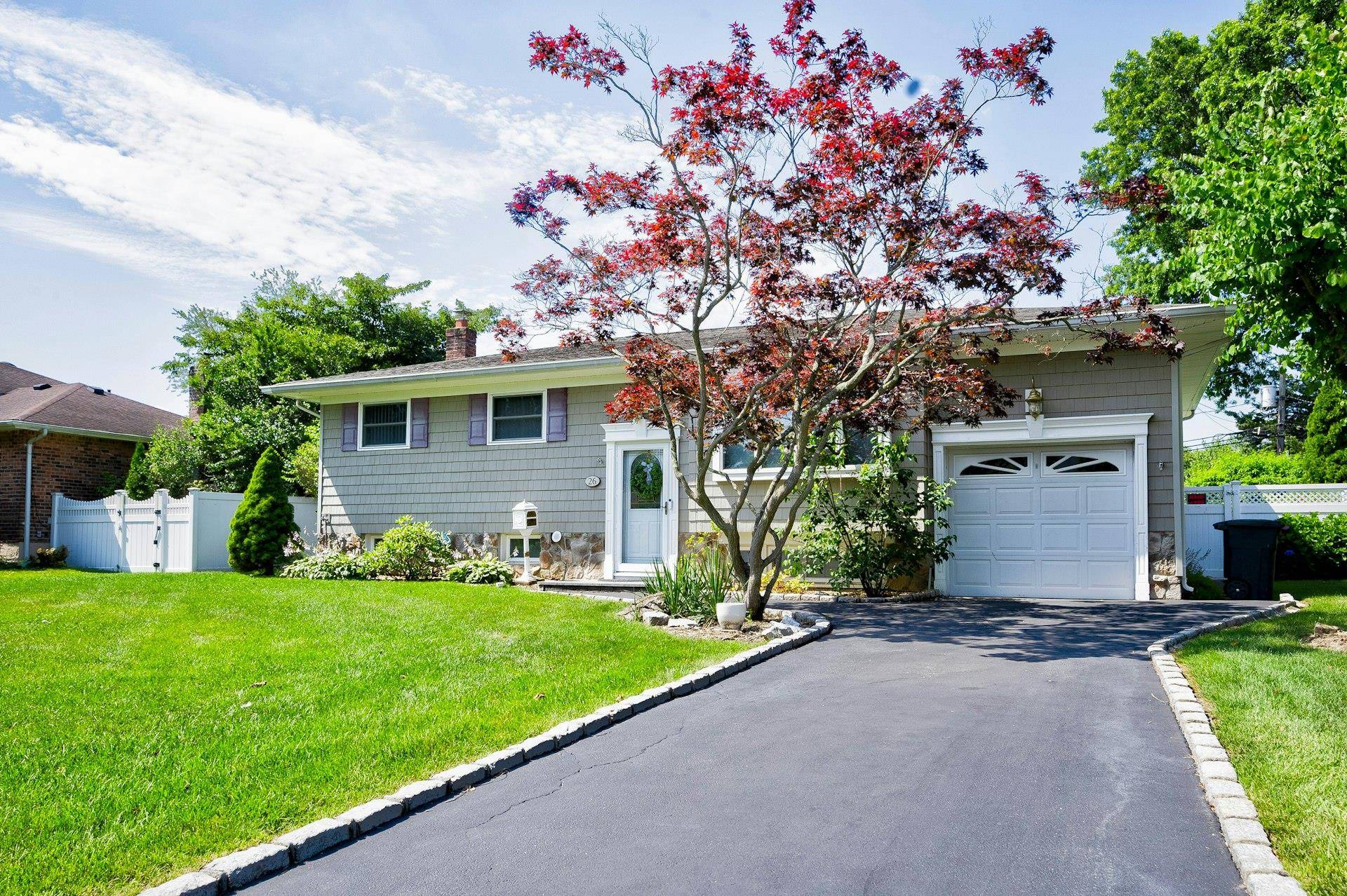 Commack, NY 11725,26 Comanche