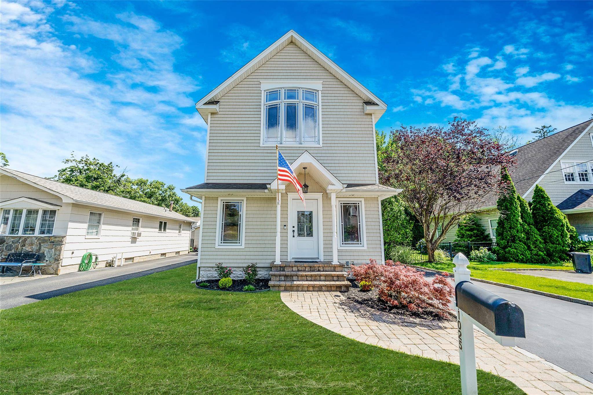 Centerport, NY 11721,1025 Harrison DR