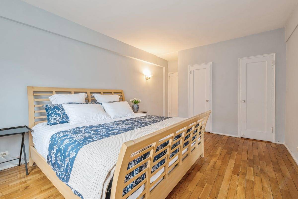 Forest Hills, NY 11375,99-21 67th Rd #4D