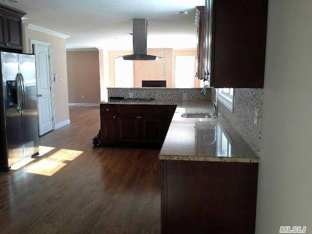 Plainview, NY 11803,11 Charlotte PL