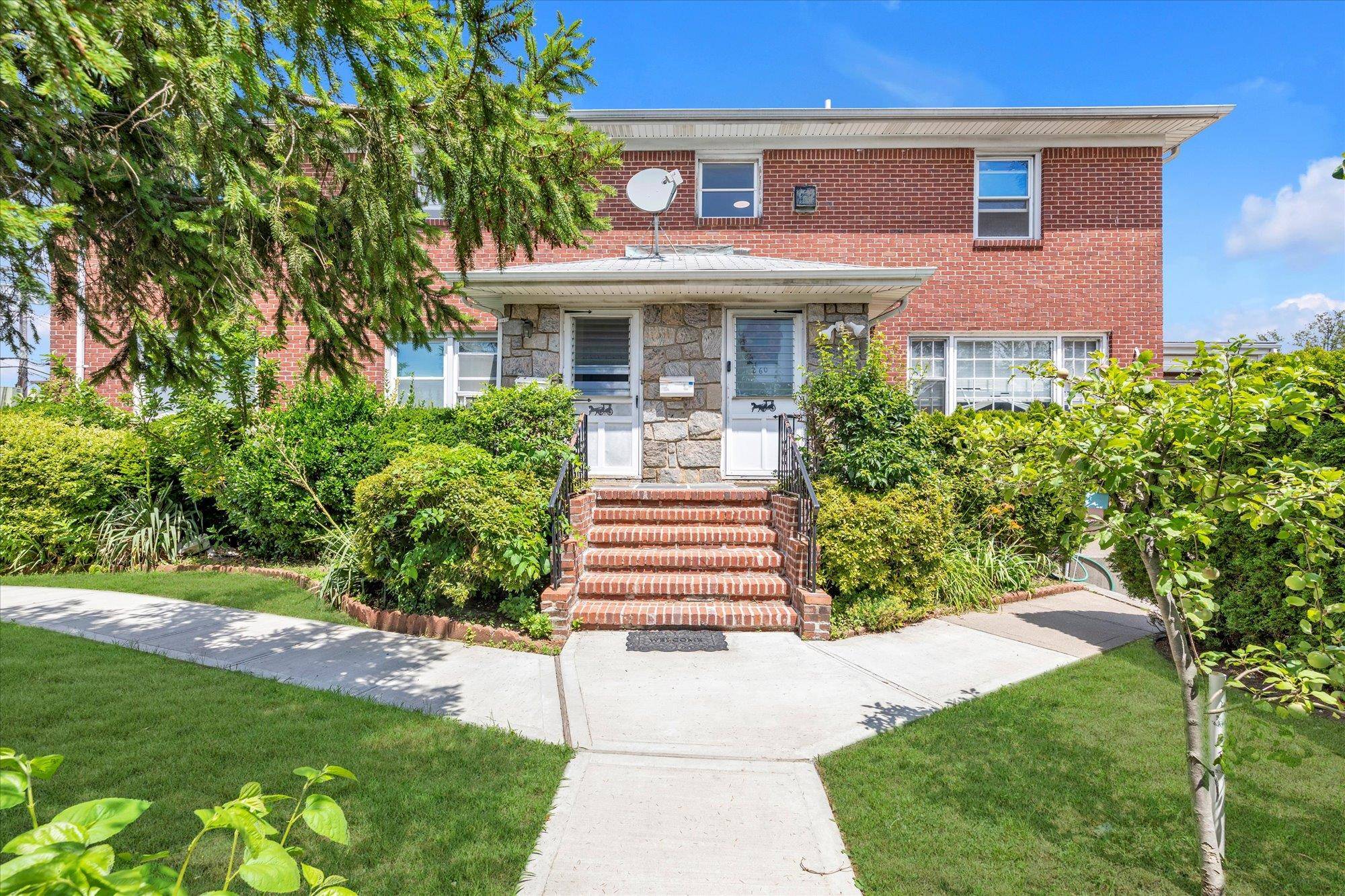 Mineola, NY 11501,260 Roslyn Rd Mineola