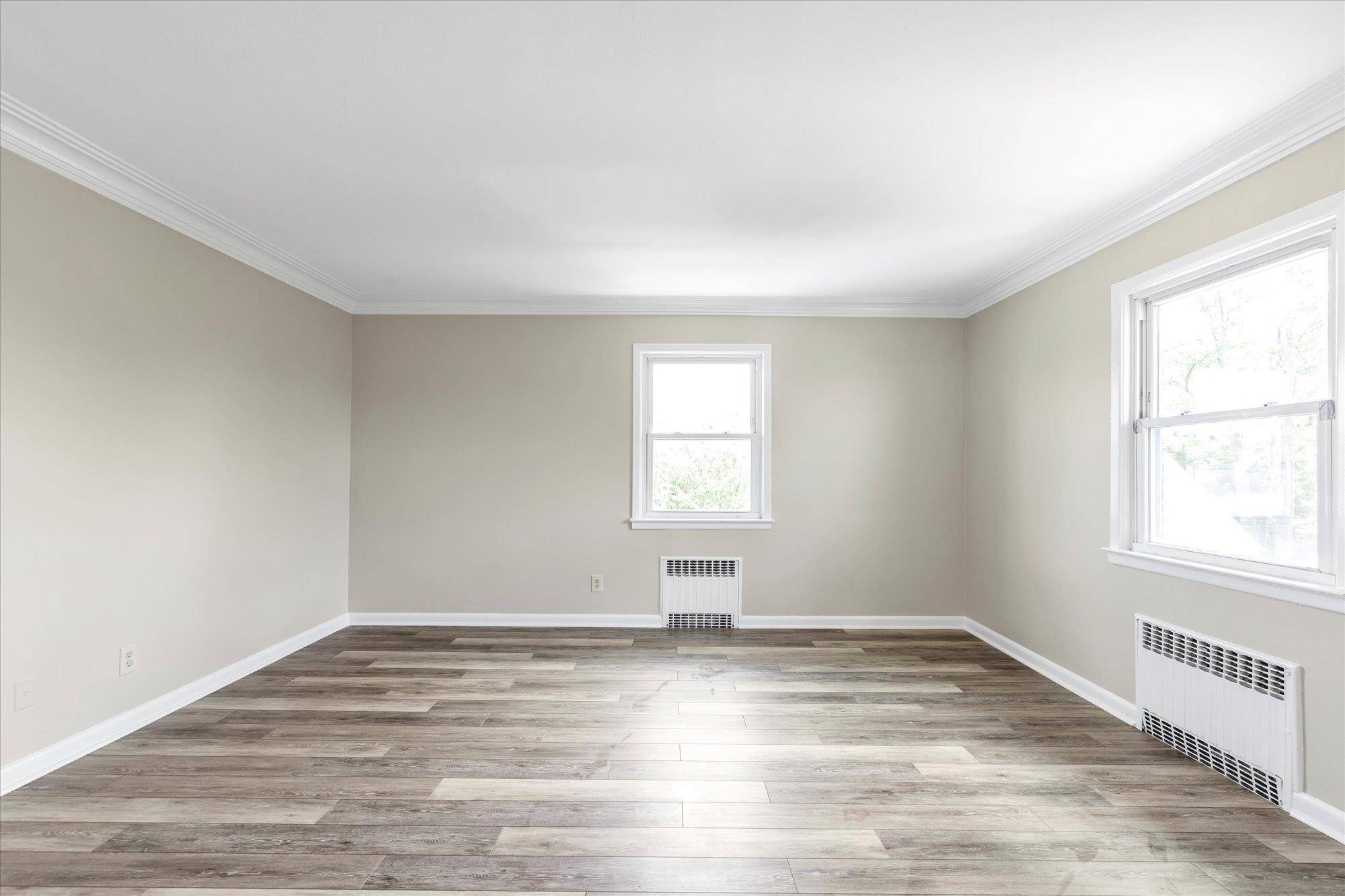 Mineola, NY 11501,260 Roslyn Rd Mineola