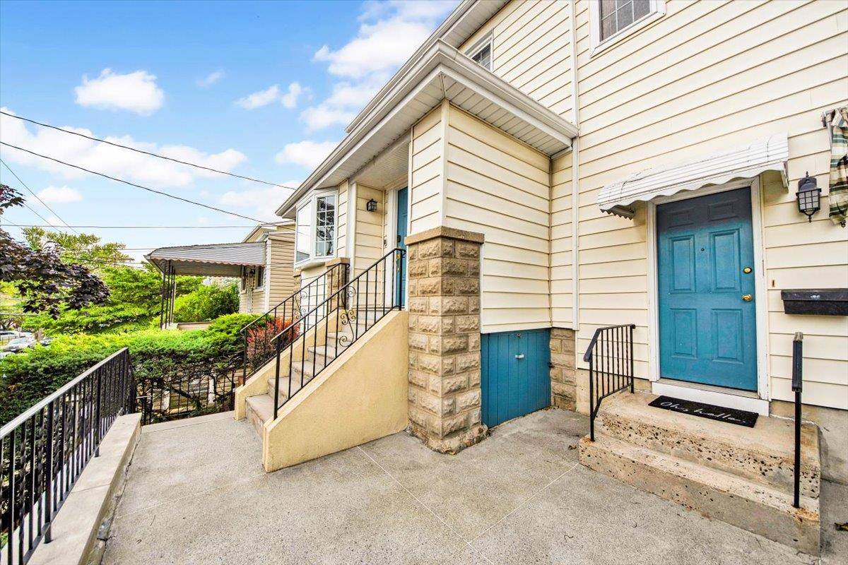Yonkers, NY 10704,73 Sterling AVE