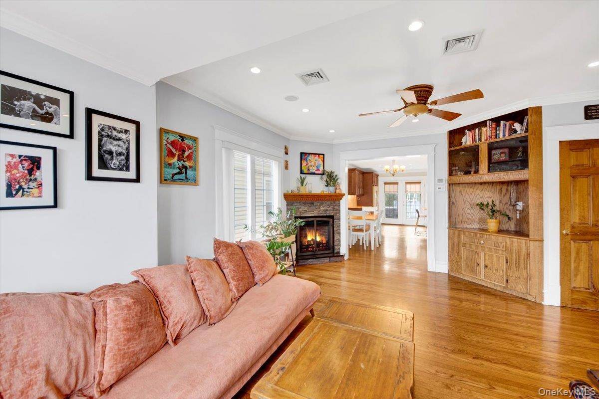 Yonkers, NY 10704,73 Sterling AVE