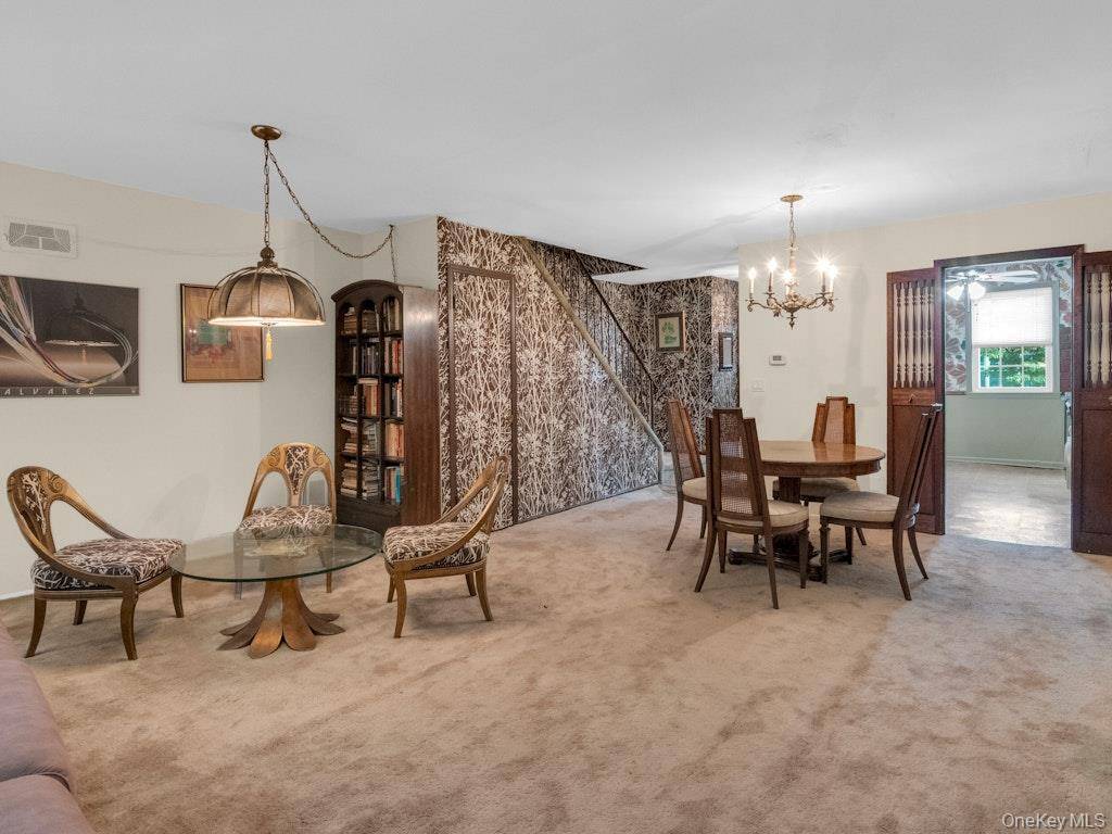 Bronxville, NY 10708,118 Texas AVE #118