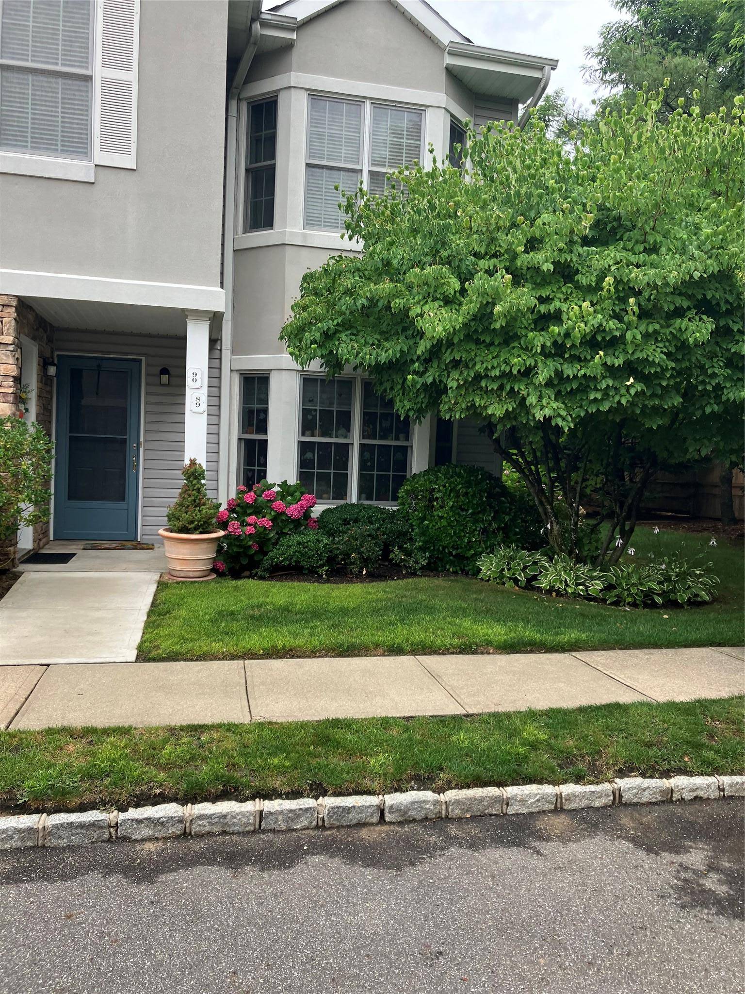 Port Washington, NY 11050,89 Pond View DR