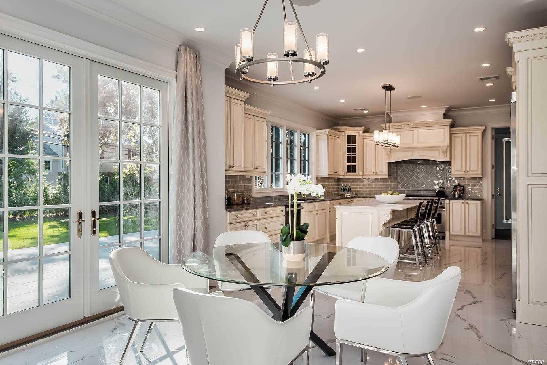 Manhasset, NY 11030,272 Crabapple RD