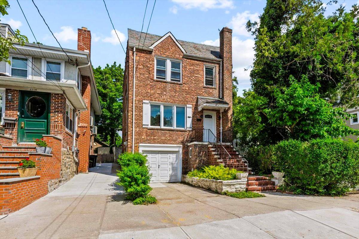 Bronx, NY 10471,6112 Fieldston RD