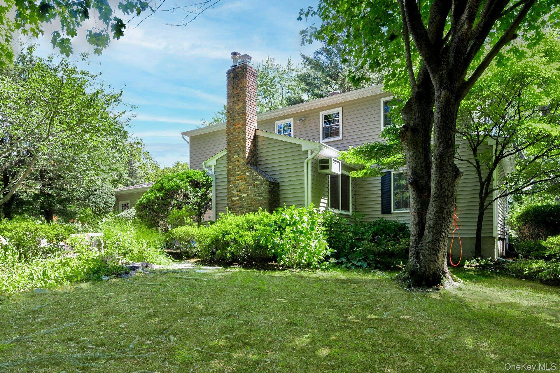 Huntington, NY 11743,26 Polly DR