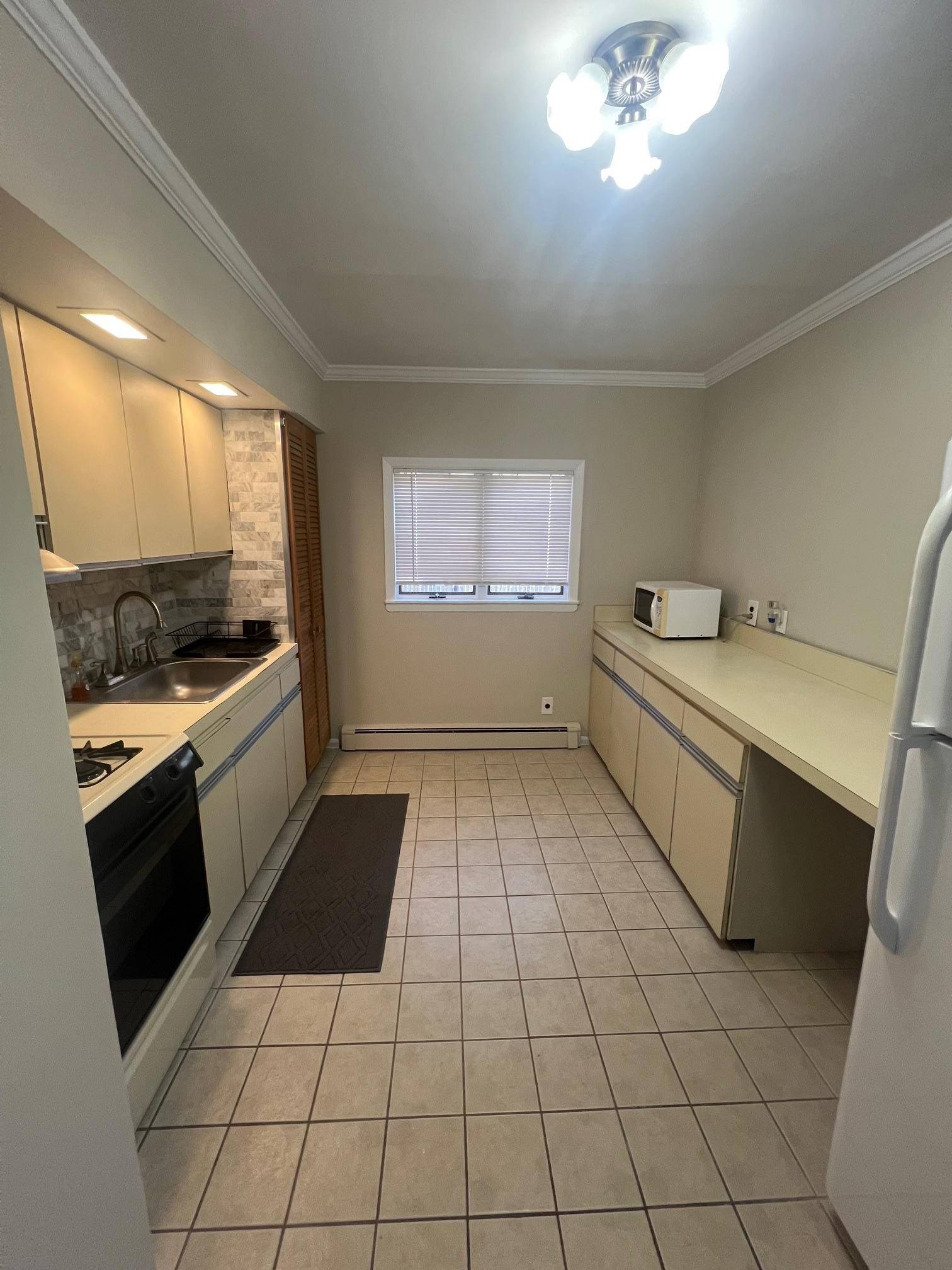 Lindenhurst, NY 11757,234 S 7th ST