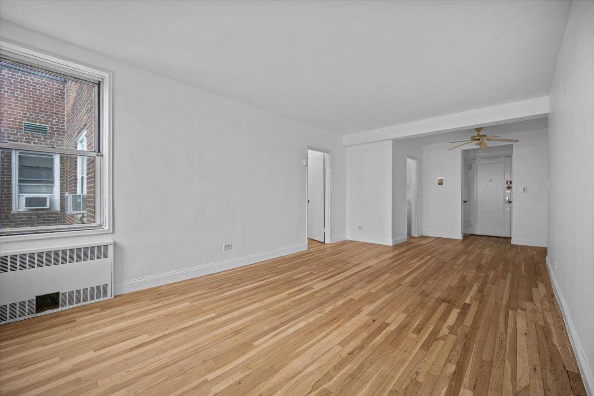 Bronx, NY 10462,2102 Holland AVE #6D