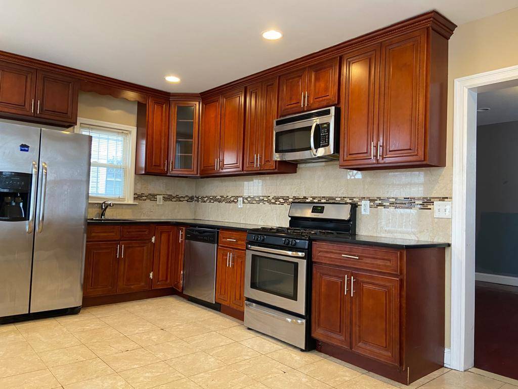 Richmond Hill, NY 11418,95-18 133rd ST