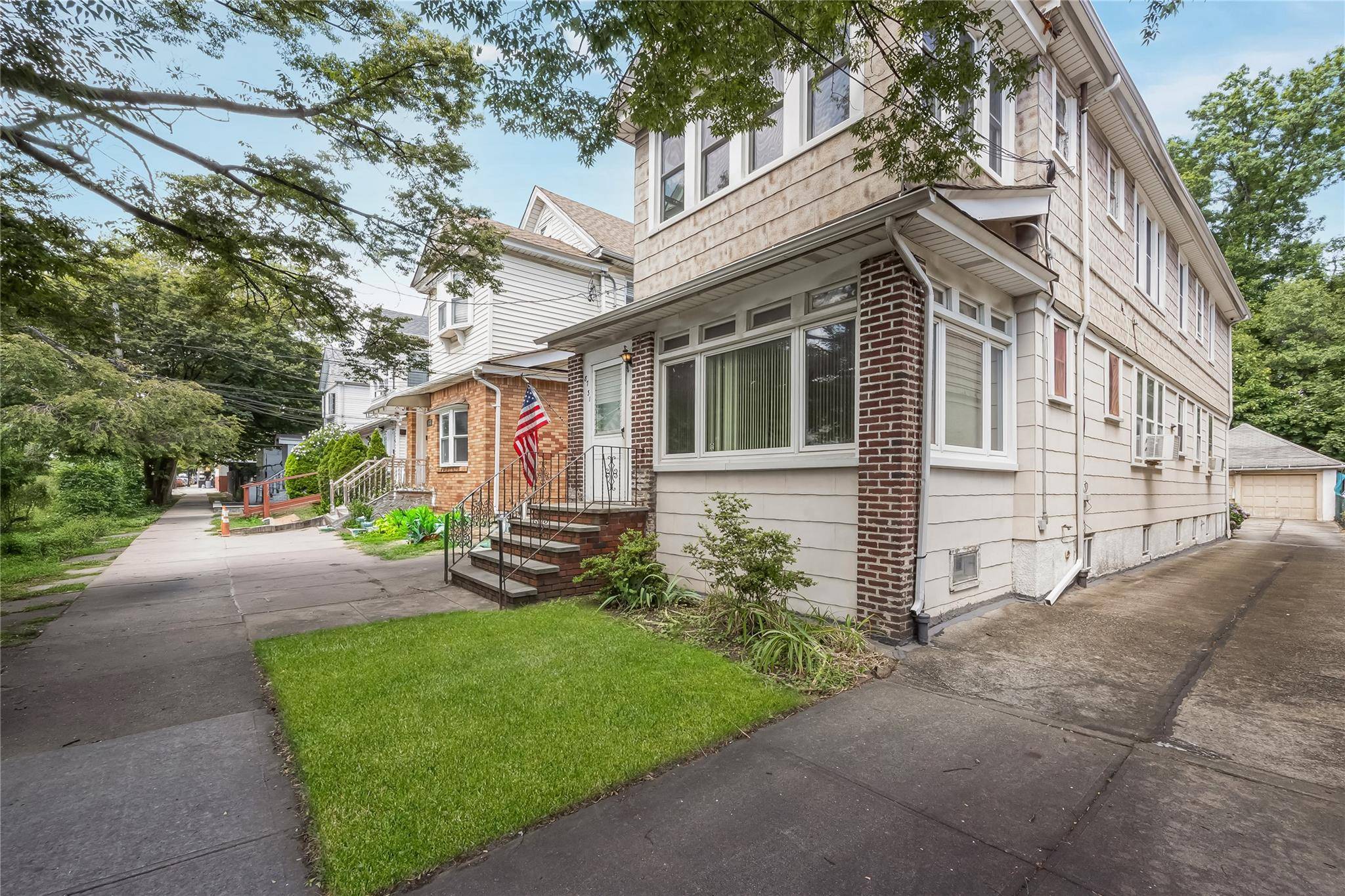 Woodhaven, NY 11421,8731 98 ST