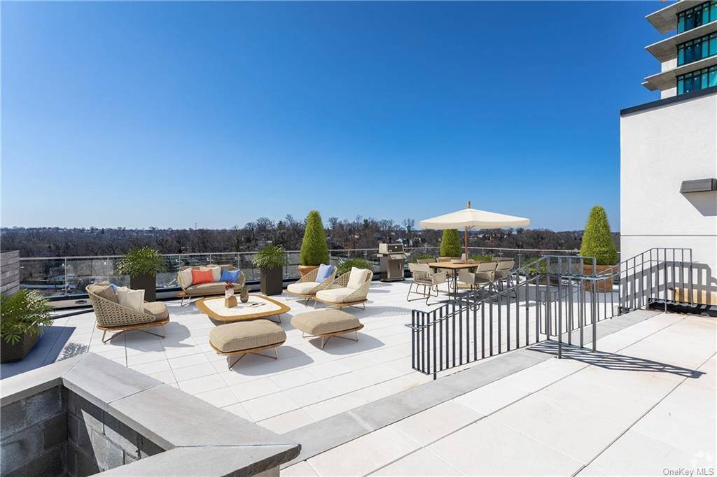 Yonkers, NY 10710,667 Ridge Hill BLVD #1210